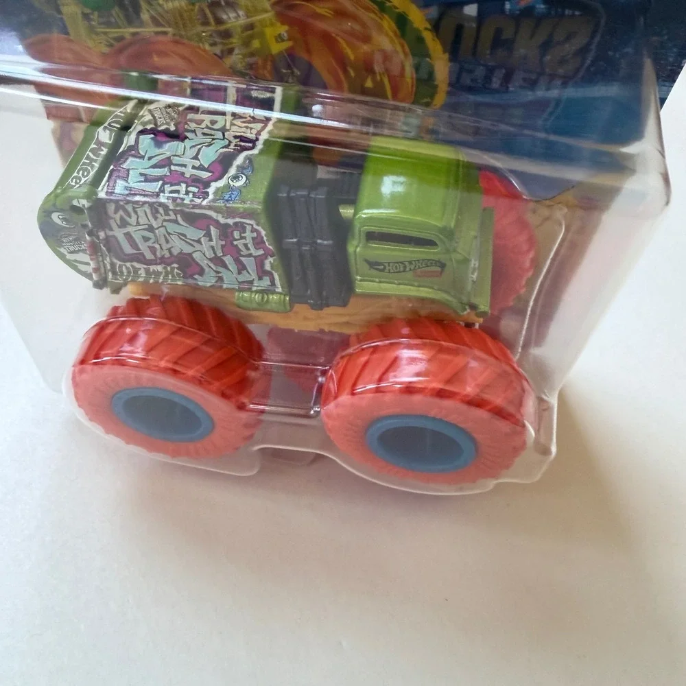 Hot Wheels Monster Trucks Will Trash It All 2025 Green Garbage Truck FYJ44 1:64